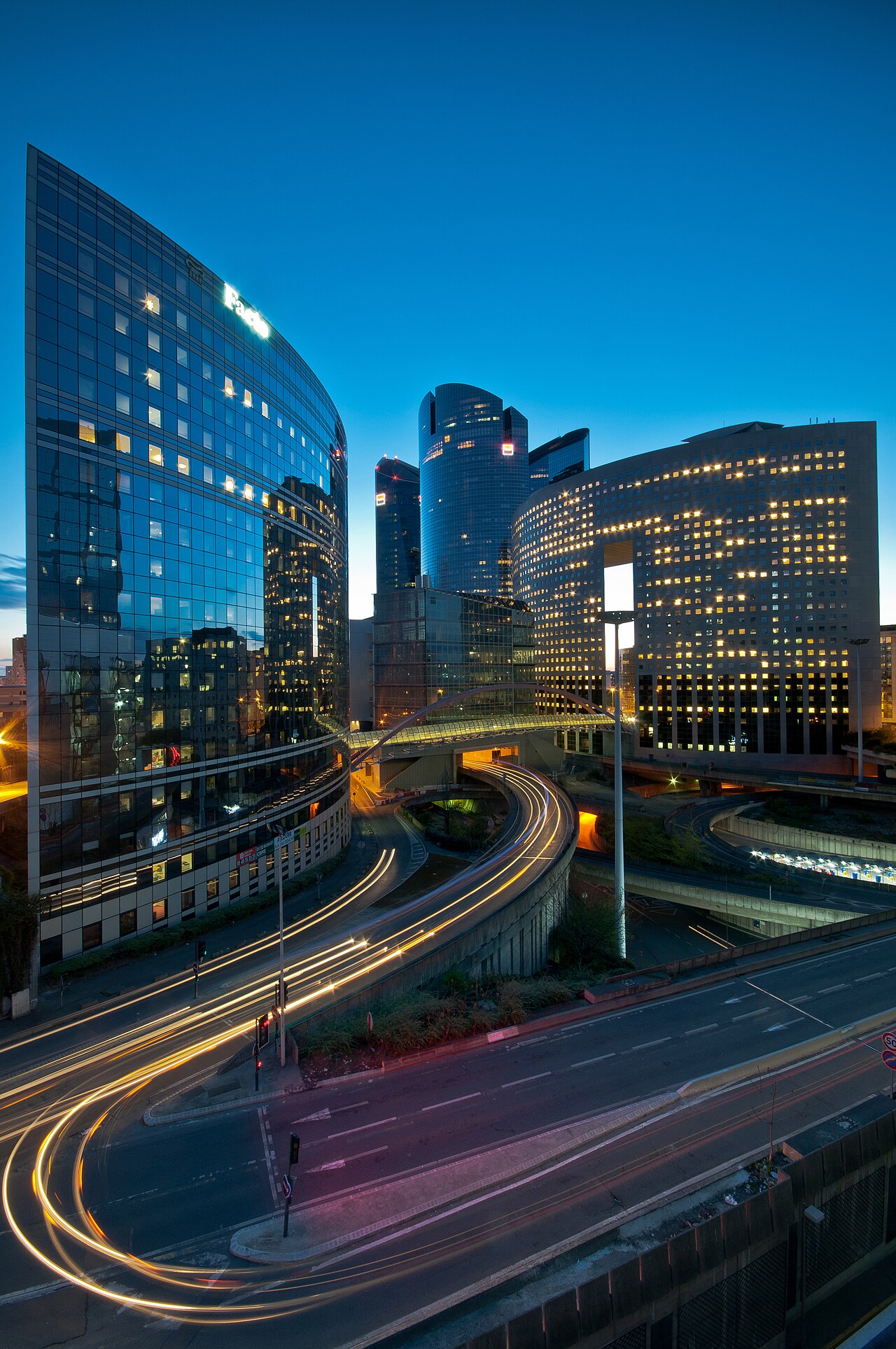 Tours de La Défense, quartier d’affaires parisien